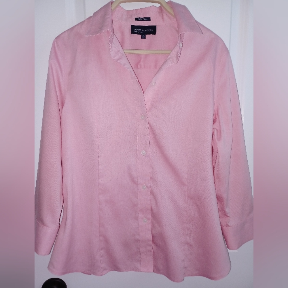 Classic easy care pink button-up shirt by Jones New York. Size medium.